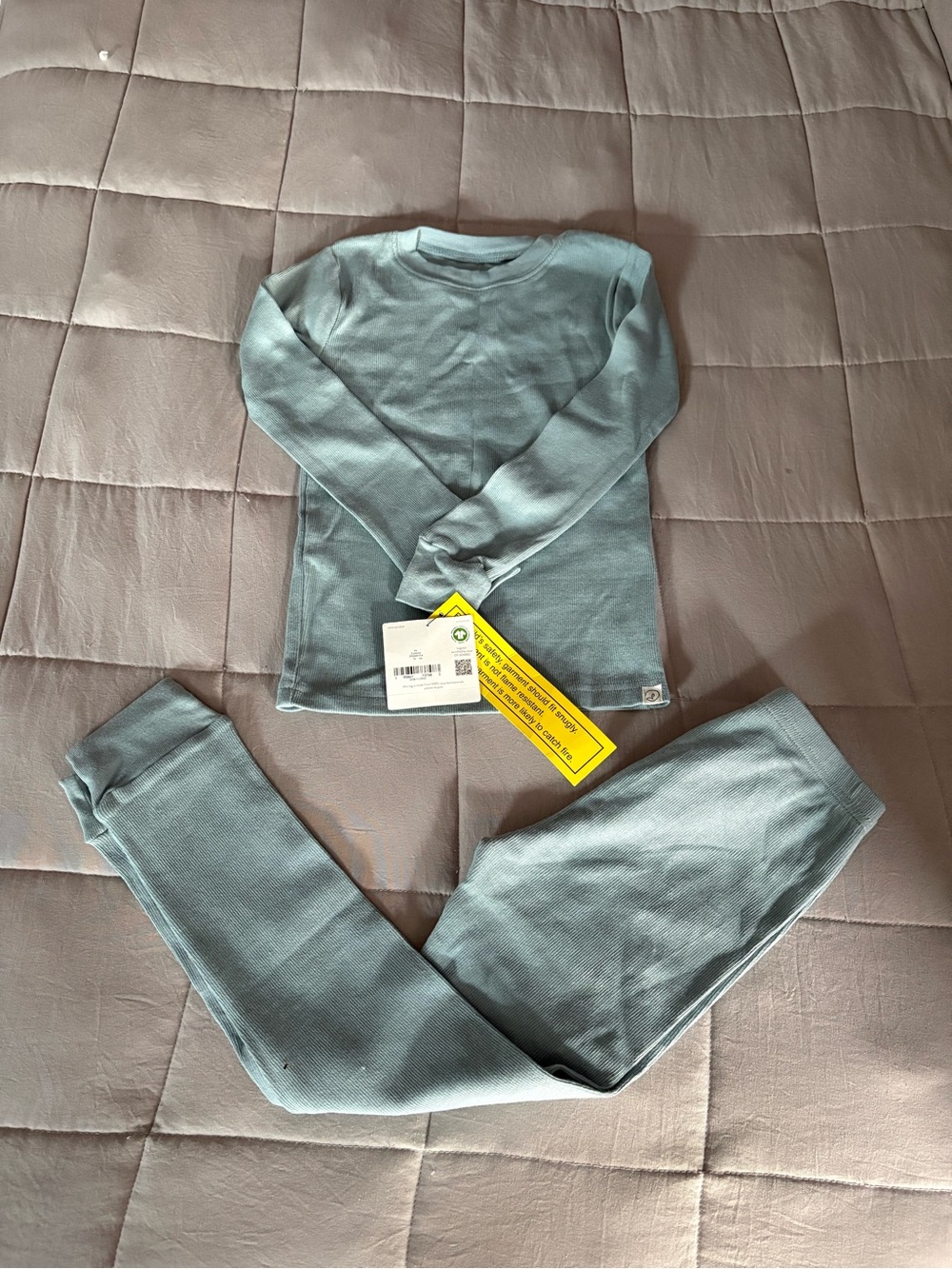 New with tags, organic cotton pjs set, size 5T